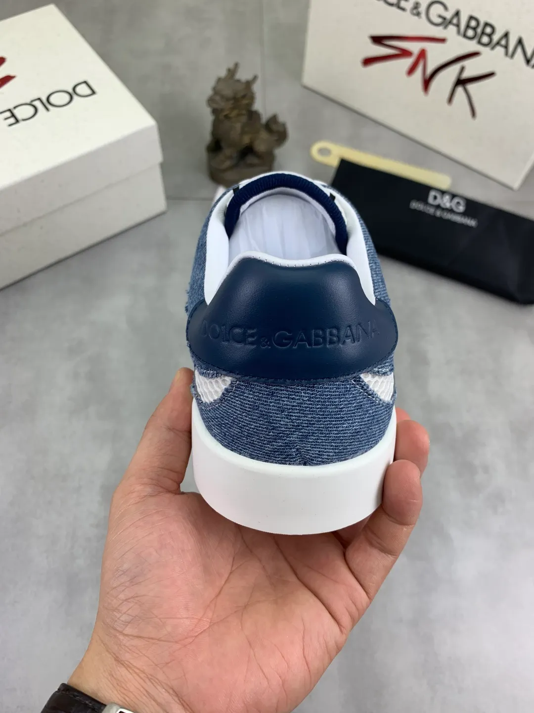 Men's shoes 💰P542💰 [New model] The latest hot style, top original quality, the official website is synchronized with "DOLCE&GABBANA [Dolce & Gabbana] ~ High quality." The effect is low-top casual DG men's shoes, loved by many celebrities, using high-end imported first-layer frosted calfskin with punched logo design + cowhide feet, simple and elegant, perfectly interpreting the latest inspiration for shoes, integrating classics and fashion. Luxurious dream, dominating fashion Suitable for drivers, light and comfortable to drive, light and breathable for outdoor travel, high-end quality, trustworthy, 4️⃣colors🉑️ to choose from! Code number: 38-46